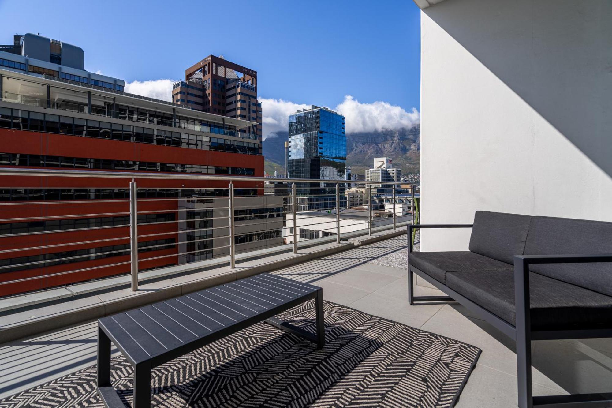 16 On Bree Luxury Apartments ケープタウン エクステリア 写真