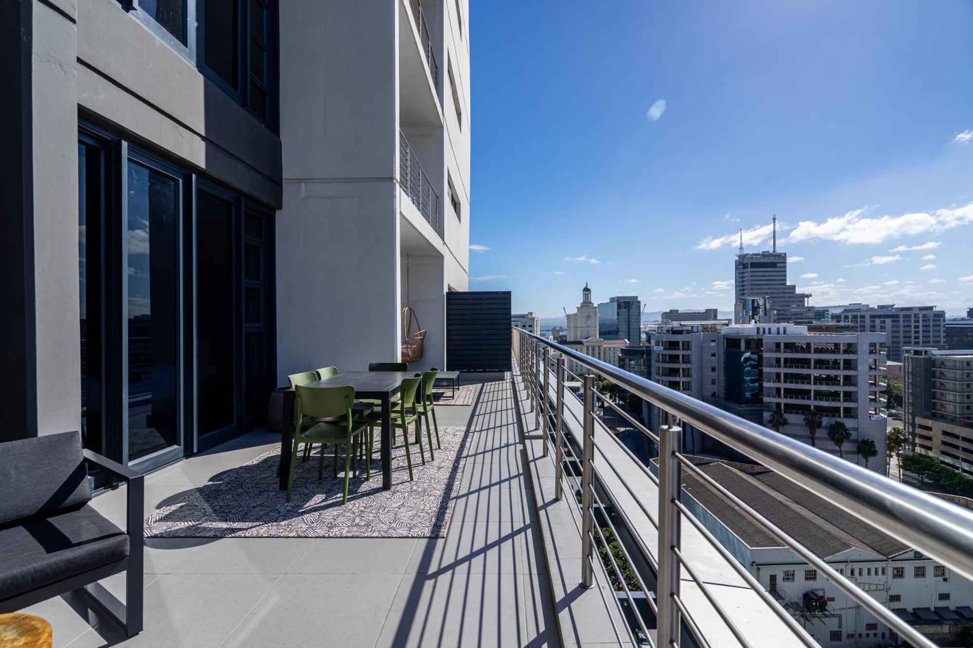 16 On Bree Luxury Apartments ケープタウン エクステリア 写真